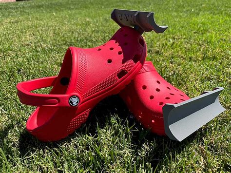 crocs shovel